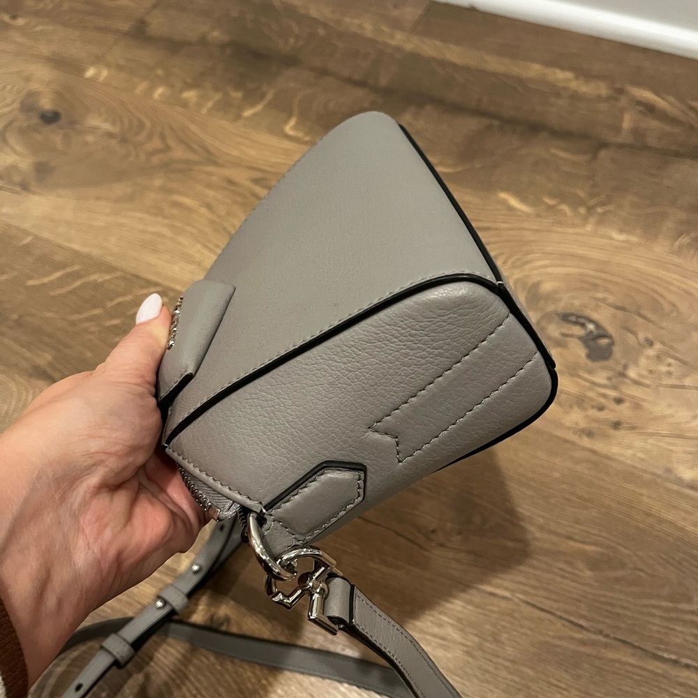 Givency Nano Antigona Bag - Picture 3 of 5